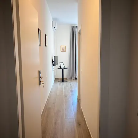 Vergani Apartament * Милан